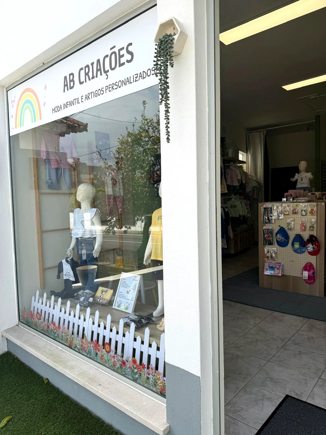 Fachada e montra da AB Criações em Parceiros