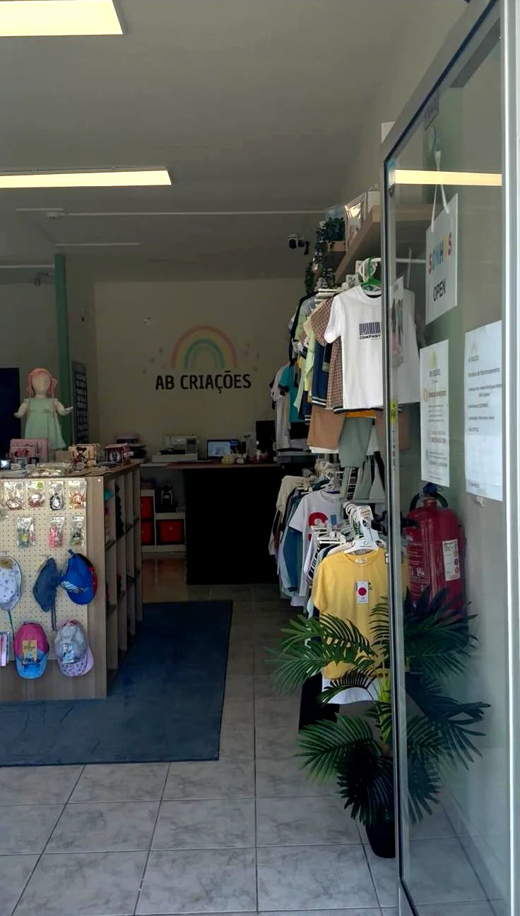 Interior e área de atendimento da loja